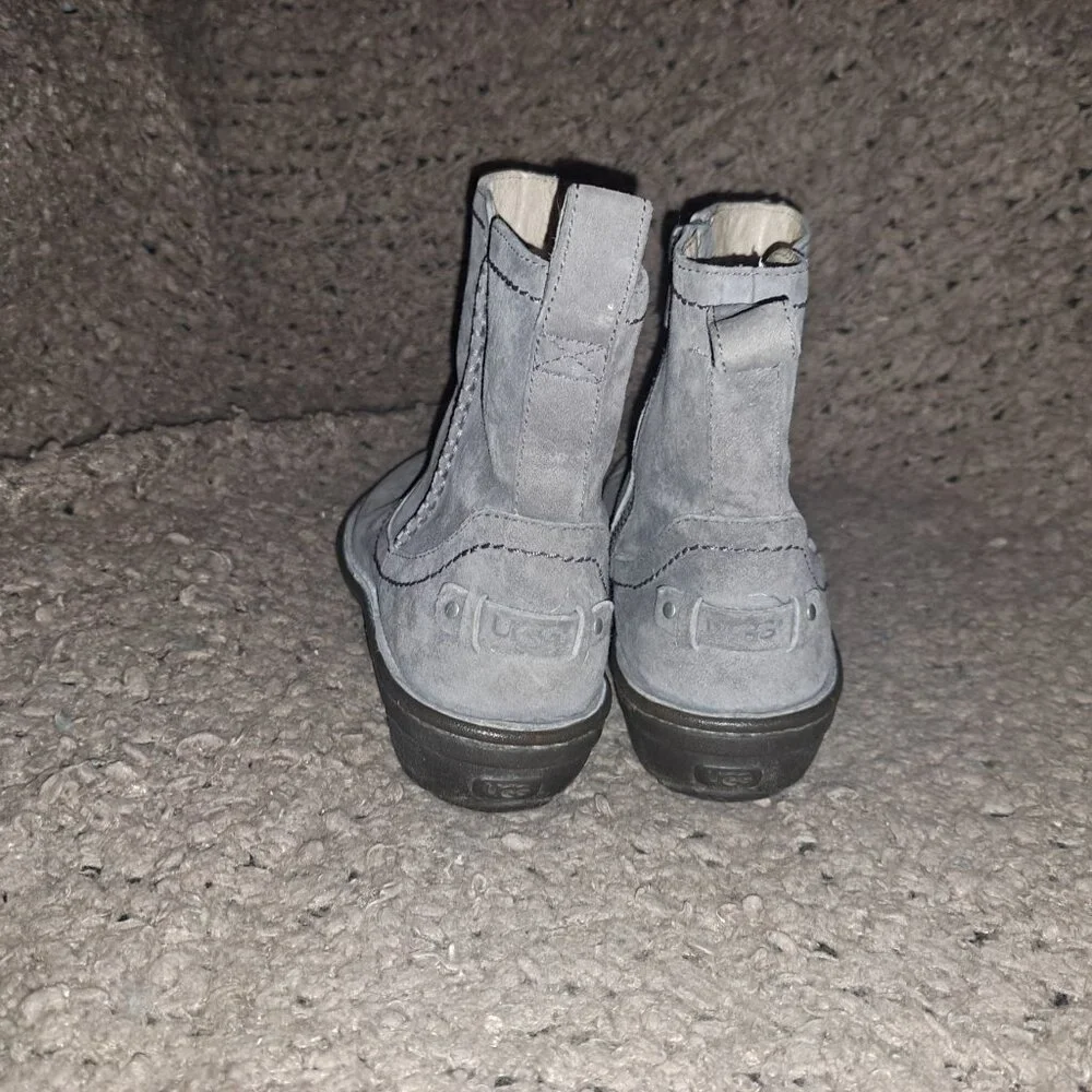 UGG-Neevah-Gray Suede/Shearling Lined-Side Zip Booties-Sz 7-Excellent Excellent